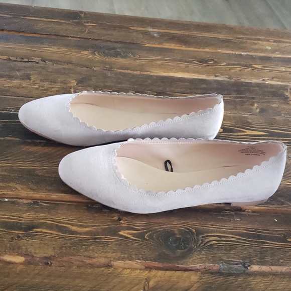 Closet clean out. Too many flats - Picture 3 of 3